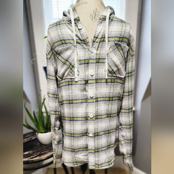 Men's Hooded Flannel - Medium - Picture 2 of 6